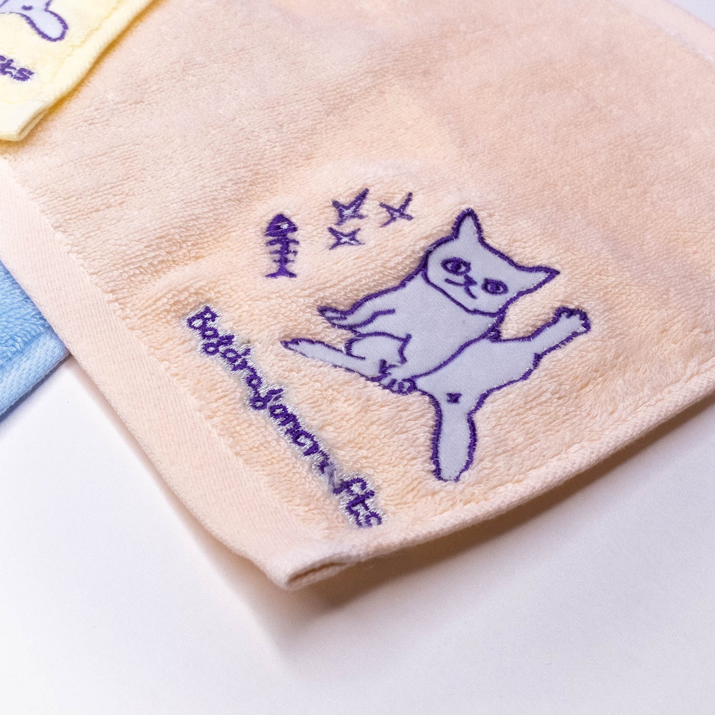 Serviette pour les mains en coton brodée chat