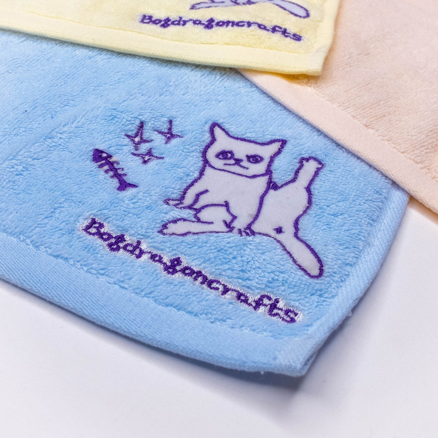Serviette pour les mains en coton brodée chat