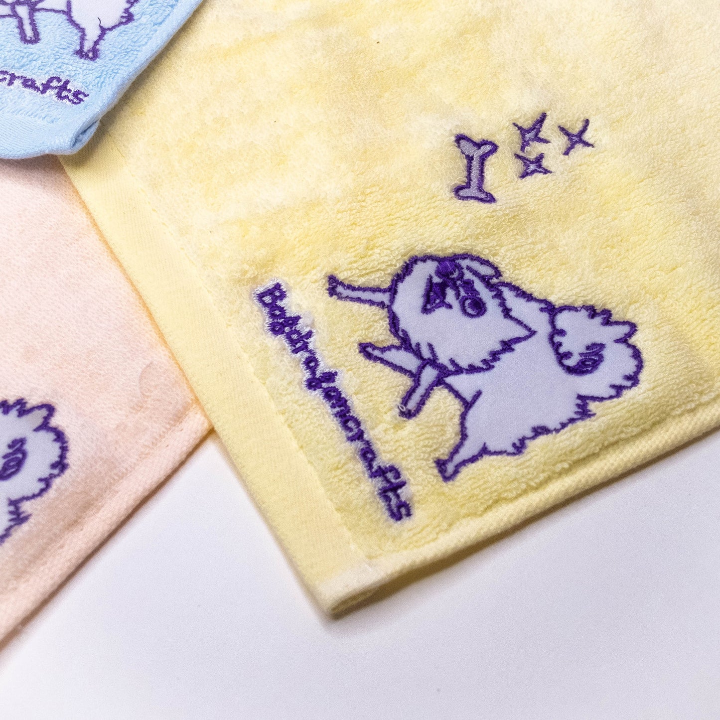 Serviette pour les mains en coton brodée chien